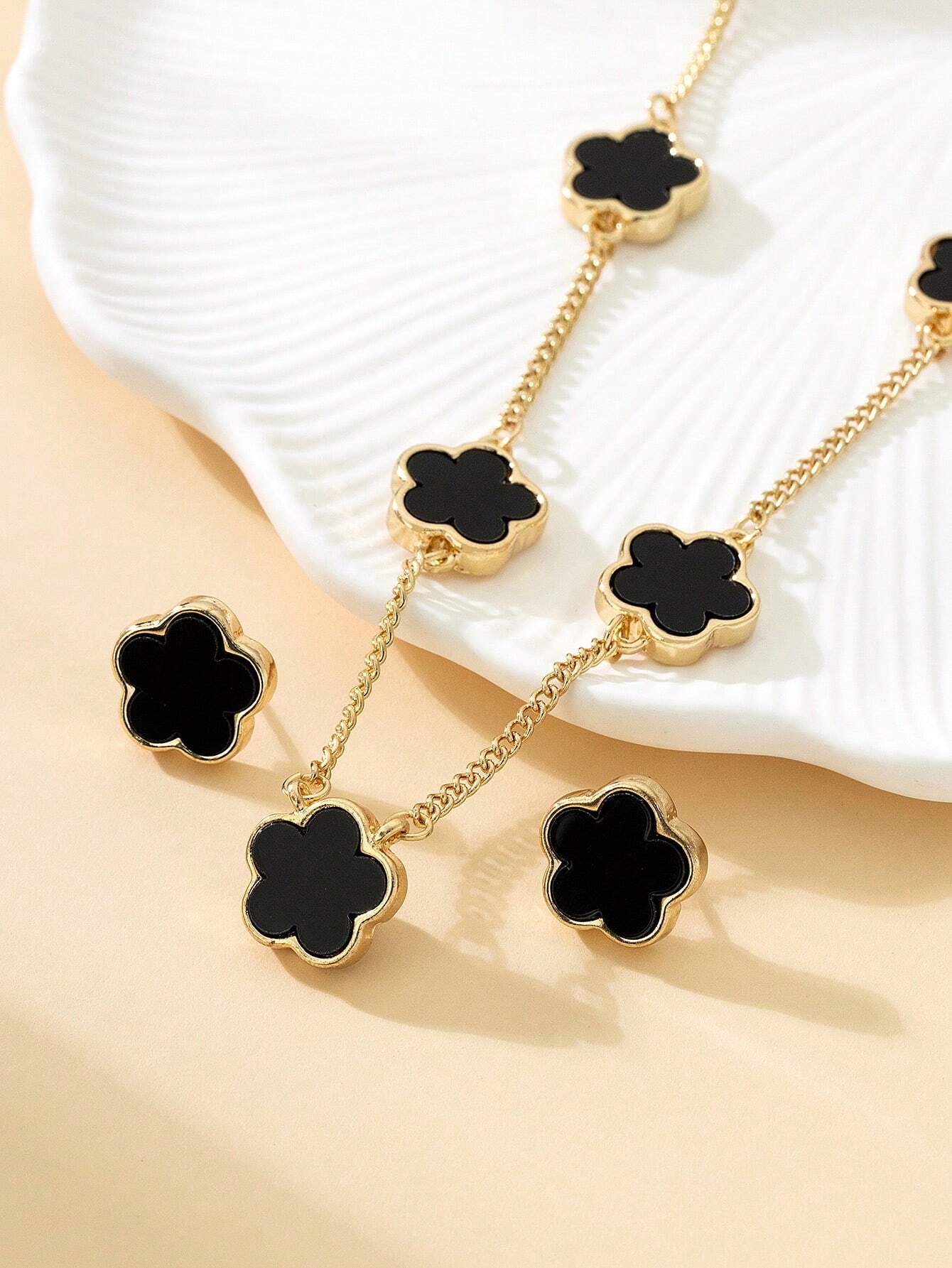 Black Four-Leaf Clover Set